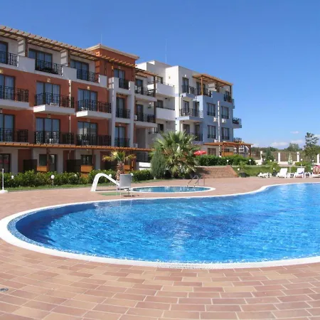 Апартамент Summer Host Paradise Garden